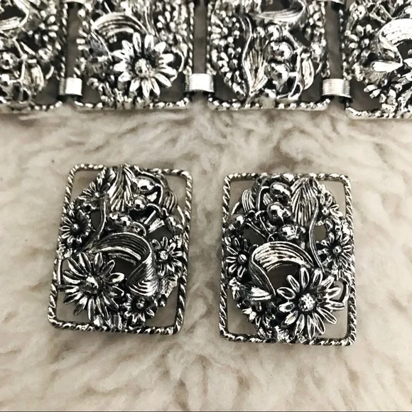 Sarah Coventry Bracelet & Earrings Silver tone set - Picture 5 of 12